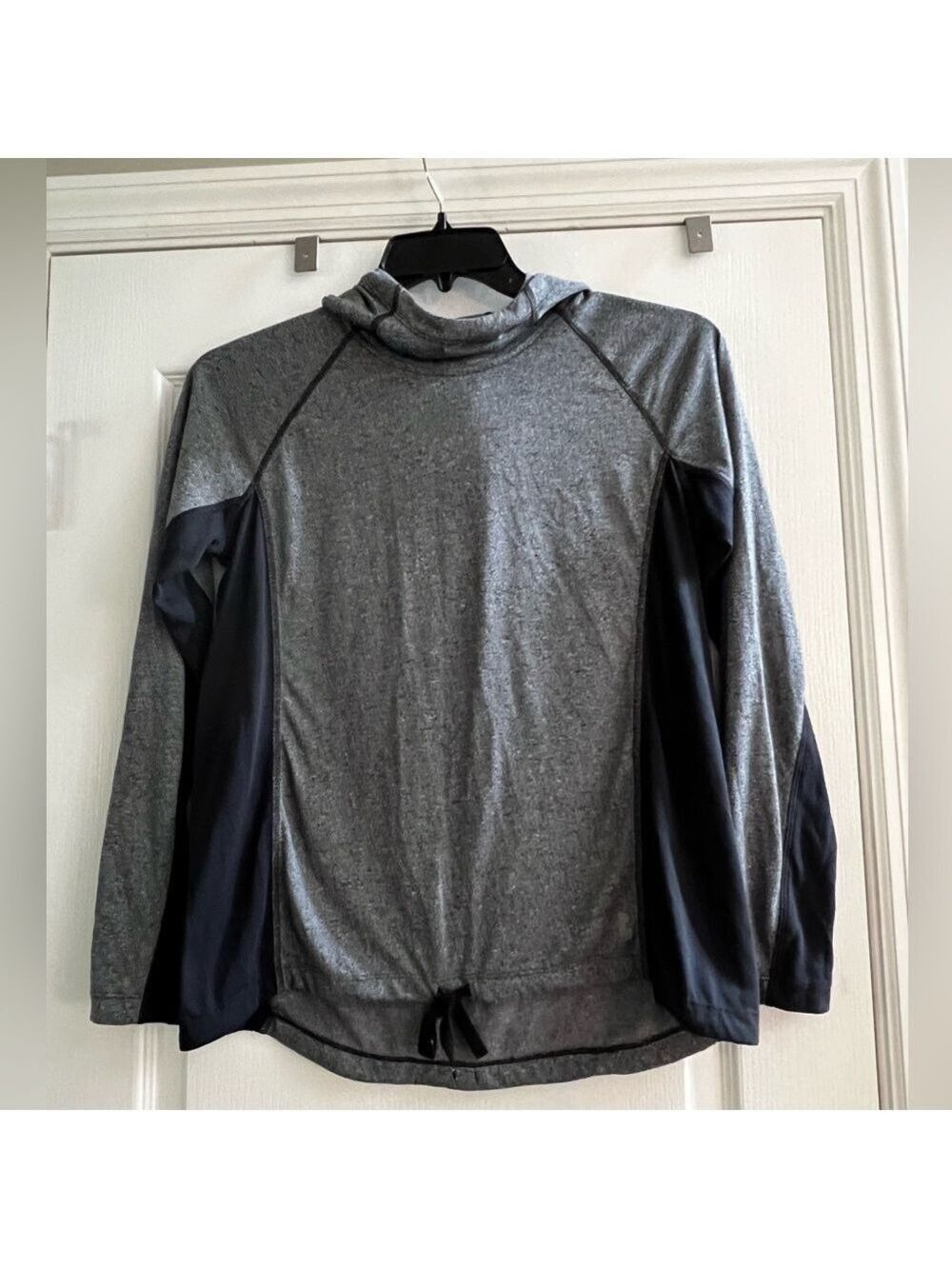 Women’s Under Armour Threadborne Train Twist Hoodie. Black/Gray Size Medium